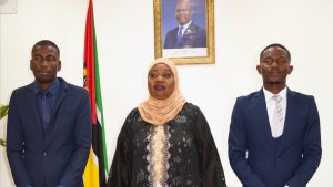 António Furuma e Faizal Gabriel tomaram posse como deputados do PODEMOS, encerrando o impasse político e restaurando a representação plena da oposição na Assembleia da República.
