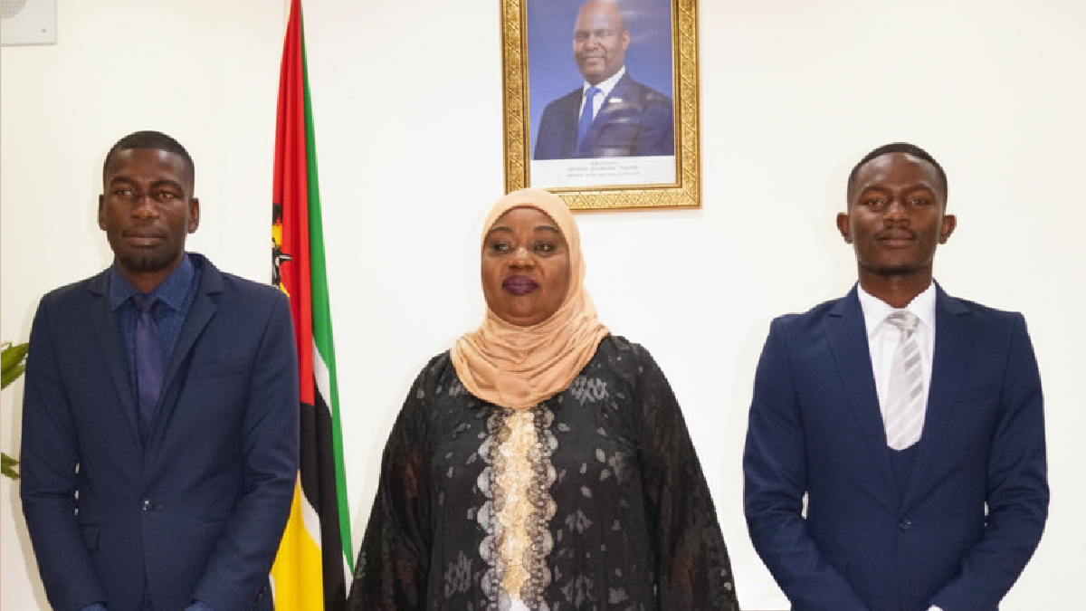 António Furuma e Faizal Gabriel tomaram posse como deputados do PODEMOS, encerrando o impasse político e restaurando a representação plena da oposição na Assembleia da República.