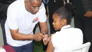 Moçambique alcança um marco histórico ao vacinar 2,9 milhões de raparigas contra o HPV.