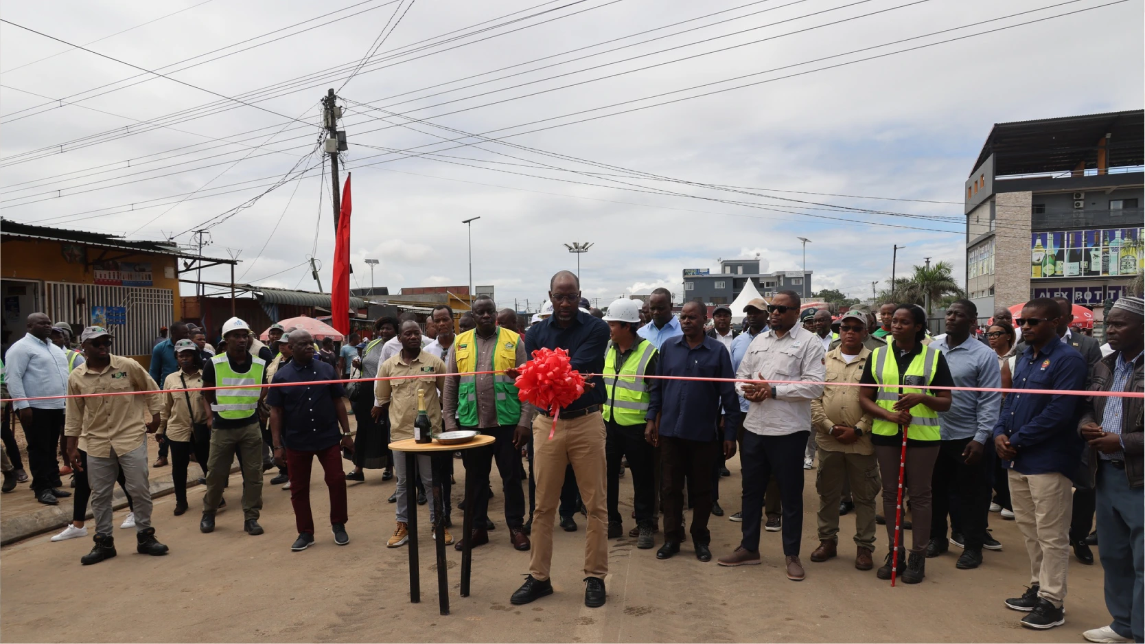 Governo inaugura estrada Intaka–Boquisso