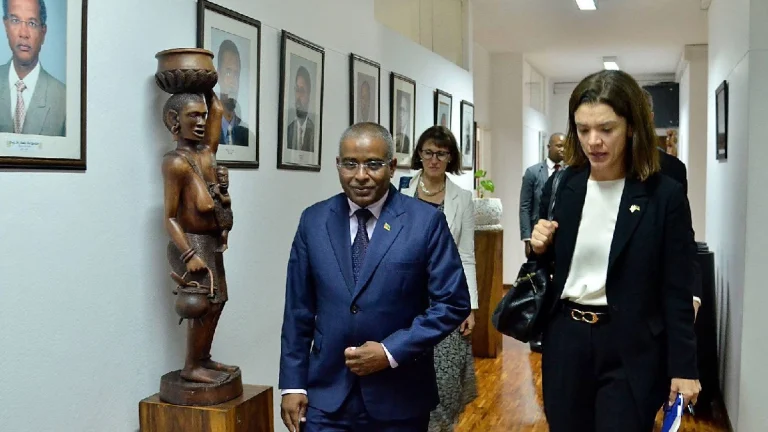 Moçambique e EUA reforçam parceria estratégica em saúde