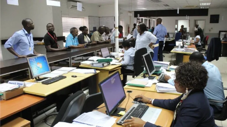 Funcionários públicos reforçam competências digitais em Moçambique