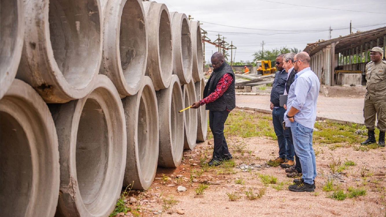 Município da Matola abre canais de drenagem para aliviar impacto das inundações
