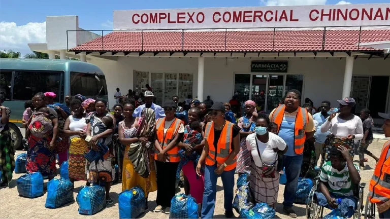 Mais de 300 famílias regressam às casas após cheias em Matola-Rio
