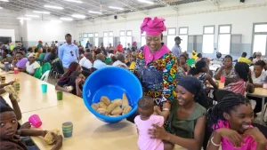 Primeira Dama Gueta Chapo visita centros de acolhimento na Matola