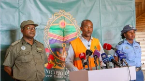 Município de Maputo impõe disciplina nas praias e proíbe álcool na Costa do Sol