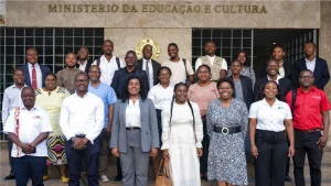 Ensino bilingue, absentismo e cursos nocturnos em debate no país