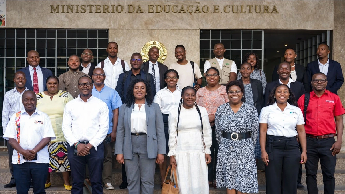 Ensino bilingue, absentismo e cursos nocturnos em debate no país