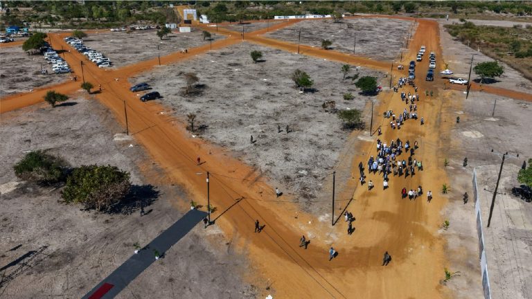 Presidente da República entrega 3.062 talhões infra estruturados em Matutuíne